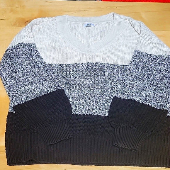 Sweater - Picture 1 of 6